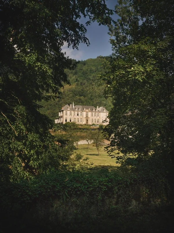A château through the trees